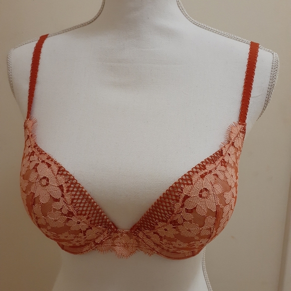 Victoria's Secret Push Up Bra 32D - Picture 2 of 6